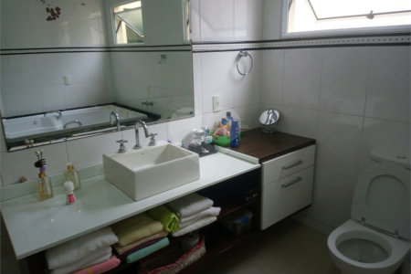 Sobrado à venda com 3 quartos, sendo 1 suíte, no Centro, Biritiba-mirim, SP
