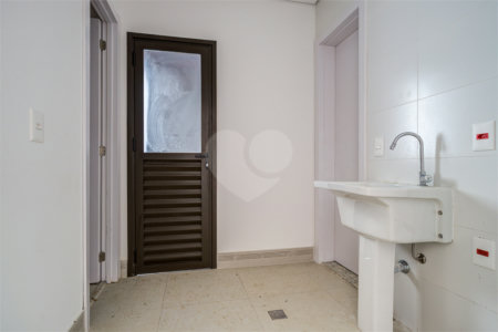 Casa à venda ou para alugar com 3 suítes no condomínio Jardim Flora, São Paulo - SP