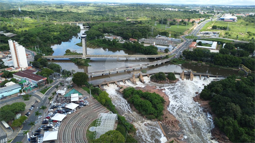 Casa à venda com 4 quartos, sendo 1 suíte, em Jardim Celani, Salto, SP