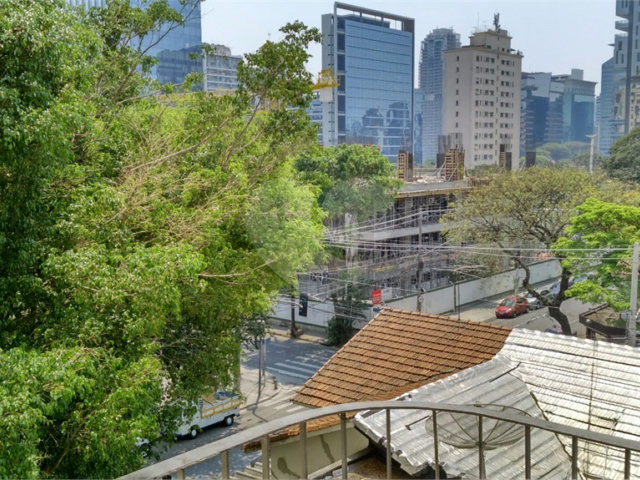 Apartamento à venda com 3 quartos, sendo 1 suíte,  em Vila Nova Conceição, São Paulo, SP