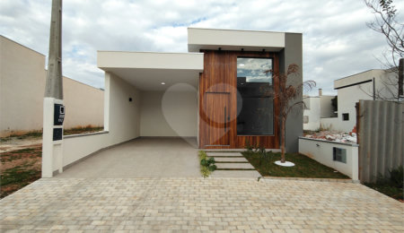 Casa à venda com 3 quartos, sendo 1 suíte,  no condomínio Lago dos Ipês, Itapetininga - SP