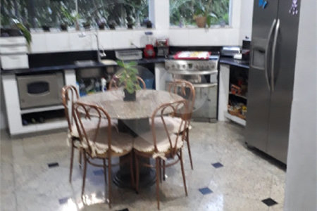 Sobrado à venda com 5 quartos, sendo 3 suítes, em Campos de Atibaia, Atibaia, SP