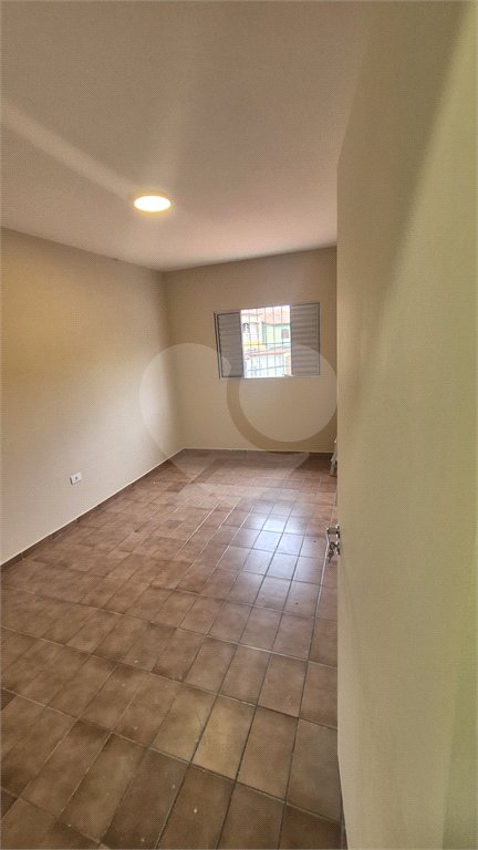Sobrado à venda com 3 quartos, sendo 1 suíte, em Jardim Las Vegas, Santo André, SP