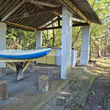 Casa Pé na Água em Atibaia com Acesso à Represa e Mais de 3.000 m² de Natureza