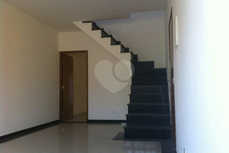 Sobrado à venda com 3 quartos, sendo 1 suíte, em Parada Inglesa, São Paulo, SP