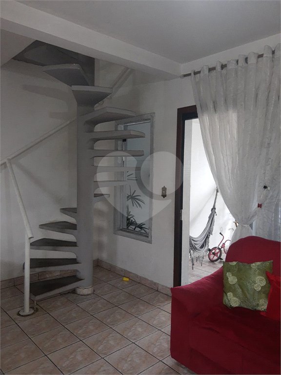 Sobrado à venda com 3 quartos, sendo 2 suítes,  em Jardim Marica, Mogi das Cruzes, SP