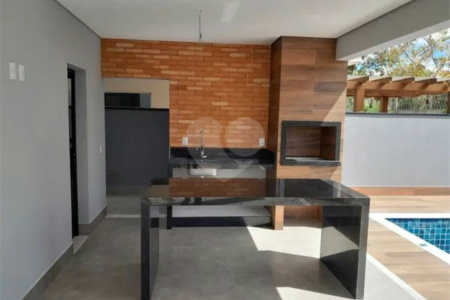 Casa à venda com 3 suítes no condomínio Terras do Caribe, Valinhos - SP