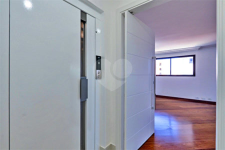 Apartamento à venda com 3 suítes em Campo Belo, São Paulo, SP