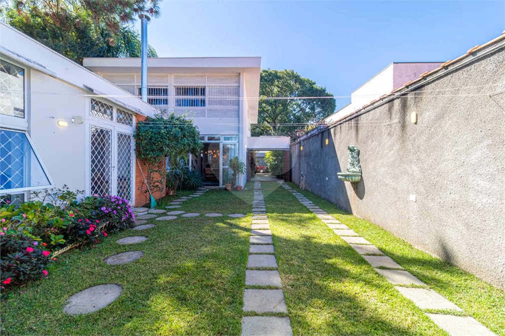 Casa à venda com 3 quartos, sendo 1 suíte, em Alto da Boa Vista, São Paulo, SP