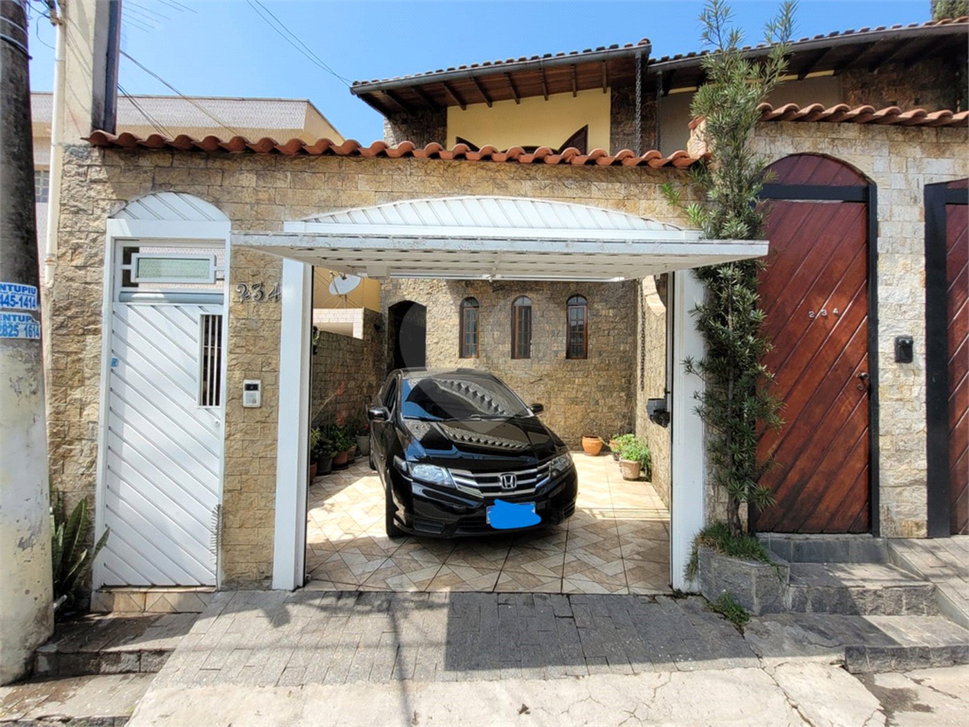 Sobrado à venda com 3 quartos, sendo 1 suíte, em Vila dos Remédios, São Paulo, SP