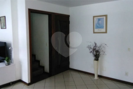 Casa à venda com 4 quartos, sendo 1 suíte, no condomínio Residencial Bom Pastor (casa de Vila)., Rio de Janeiro - RJ
