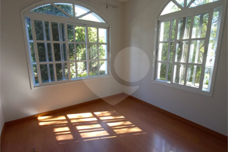 Casa à venda com 5 quartos, sendo 3 suítes, no condomínio Vinhas da Vista Alegre - Lado Sede, Vinhedo - SP