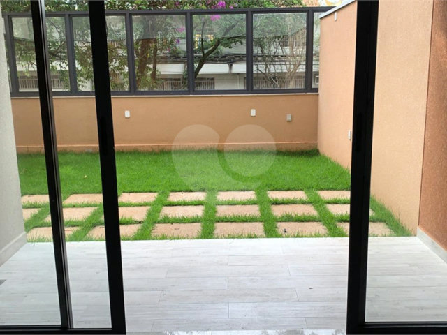 Apartamento à venda com 2 quartos, sendo 1 suíte,  em Alto da Boa Vista, São Paulo, SP