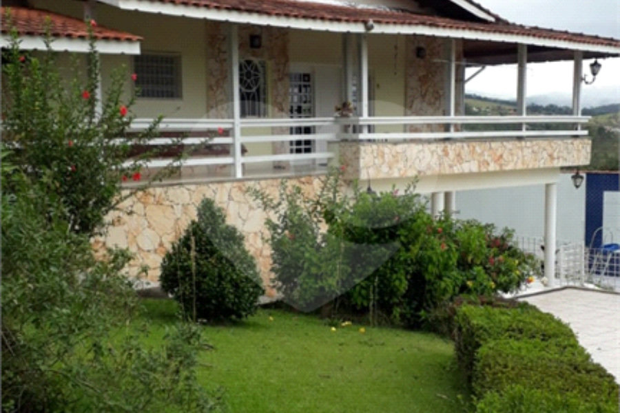 Casa à venda com 3 suítes no condomínio Gleba II, Mairiporã - SP