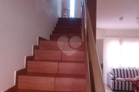 Sobrado à venda com 2 quartos, sendo 1 suíte, em Vila Barth, Itapetininga, SP