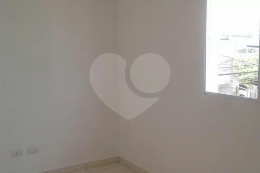 Casa à venda com 1 quarto no condomínio Camila I, São Paulo - SP