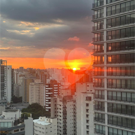 Apartamento à venda com 3 quartos, sendo 2 suítes, em Moema, São Paulo, SP