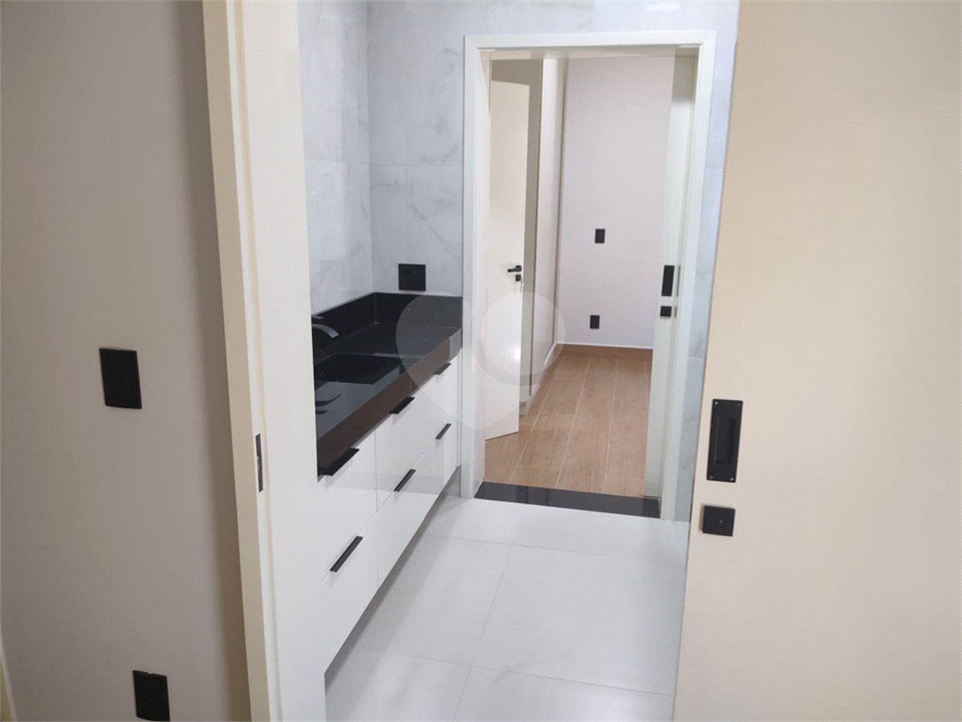 Casa à venda com 3 quartos, sendo 1 suíte,  no condomínio Madre Maria Vilac, Valinhos - SP