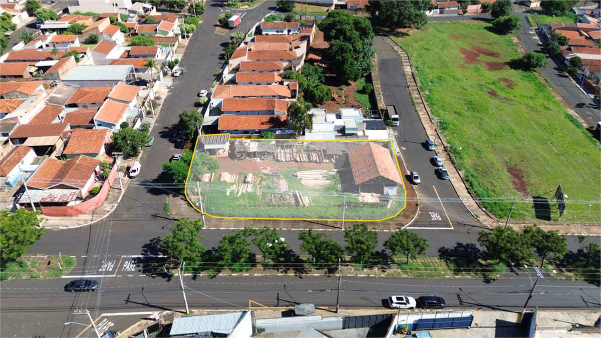 Terreno à venda em Parque Laranjeiras, Araraquara, SP