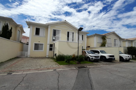 Casa à venda com 3 quartos, sendo 1 suíte, no condomínio Residencial Jardins, São Bernardo do Campo - SP