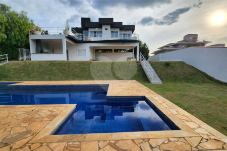 Casa à venda com 5 quartos, sendo 2 suítes, no condomínio Residencial Jardim Primavera, Louveira - SP