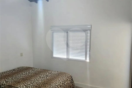 CASA EM CONDOMÍNIO FECHADO COM 220M² Área Construída e 1500m² de Area Total com 4 Suítes. Cond Village de Atibaia - Atibaia -Sp