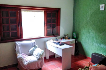 Casa à venda com 4 quartos, sendo 1 suíte, no condomínio Residencial Vale das Laranjeiras, Indaiatuba - SP