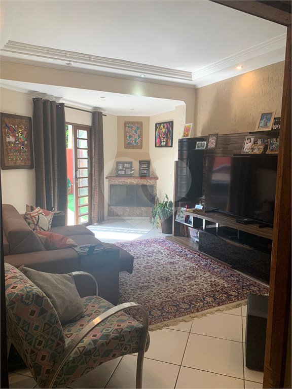 Casa à venda com 4 quartos, sendo 1 suíte, em Loteamento Shangrilá, Valinhos, SP