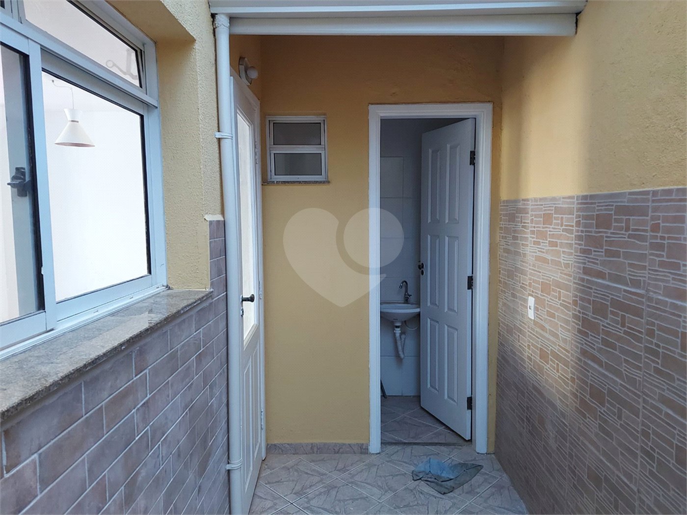Casa à venda com 3 quartos, sendo 1 suíte, no condomínio Vila das Macieiras, São Paulo - SP