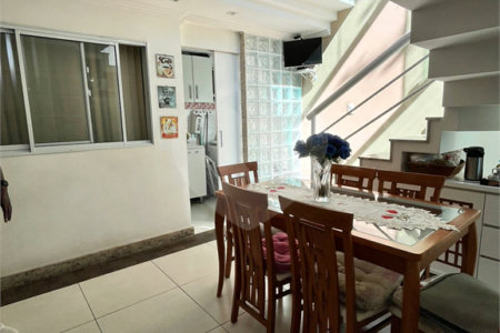 Casa à venda com 3 quartos, sendo 2 suítes, no condomínio Laura Serra, Rio de Janeiro - RJ