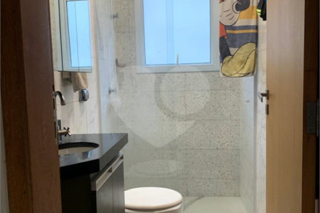 Casa à venda com 3 quartos, sendo 1 suíte, no condomínio Residencial Ponderosa, São Roque - SP
