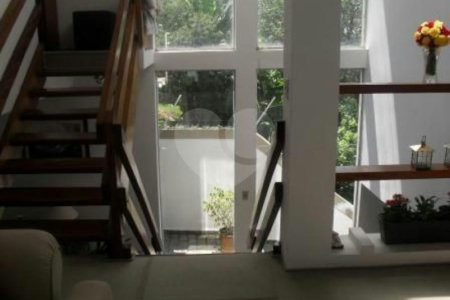 Sobrado à venda com 3 suítes em Jardim Leonor, São Paulo, SP