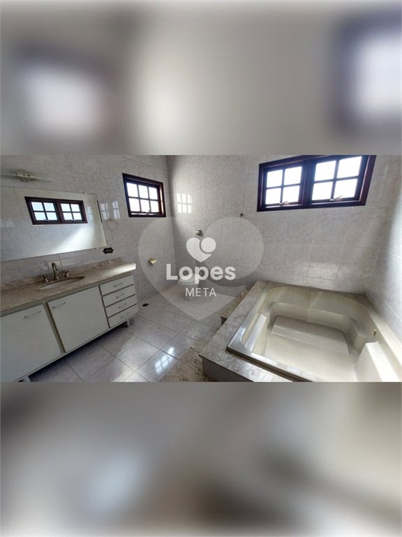 Casa à venda com 3 quartos, sendo 1 suíte, no condomínio Eldourado, São José dos Campos - SP