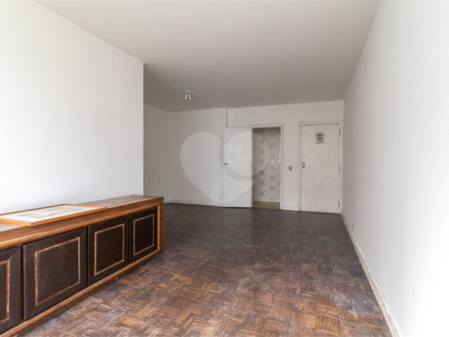 Apartamento à venda com 3 quartos, sendo 1 suíte,  em Jardim América, São Paulo, SP