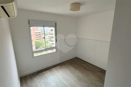 Apartamento à venda com 3 quartos, sendo 2 suítes,  em Paraíso do Morumbi, São Paulo, SP