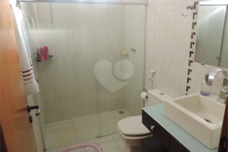 Casa Térrea com 2 dormitórios, sendo 1 suíte.
