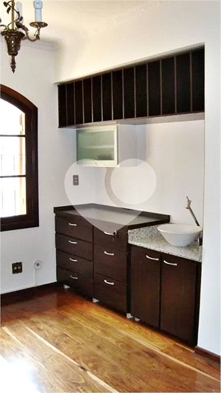 Sobrado à venda com 6 quartos, sendo 3 suítes, em Horto, São Paulo, SP