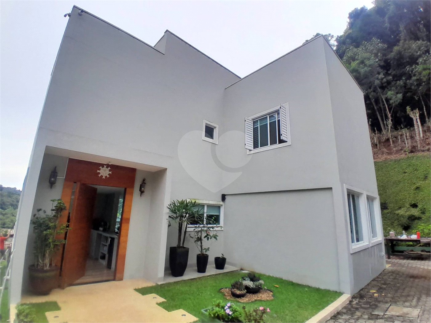 Casa à venda com 3 quartos, sendo 1 suíte,  no condomínio Alpes da Cantareira, Mairiporã - SP