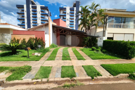 Casa Antiga, Charmosa e Muito Bem Localizada no Condomínio Faber Castell I á venda