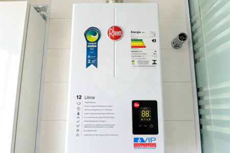 Apartamento com 2 dormitórios e 1 vaga em Nova Petrópolis, com piscina, academia, brinquedoteca, churrasqueira e portaria 24 horas. Excelente localização.