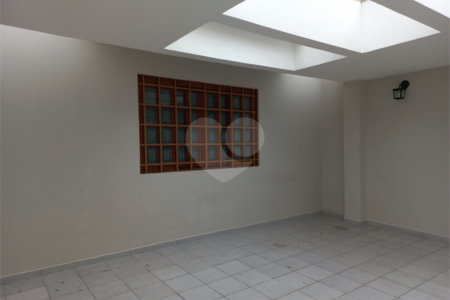 Sobrado à venda com 4 quartos, sendo 3 suítes, em Cidade São Francisco, São Paulo, SP