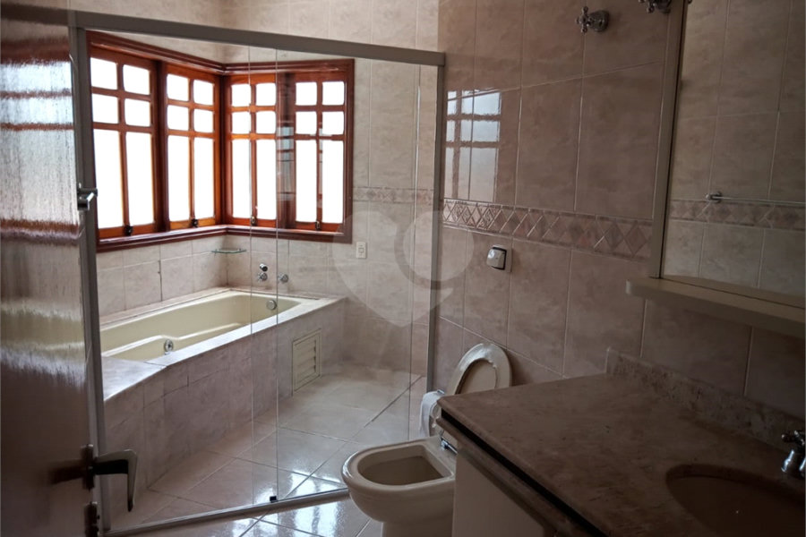 Sobrado à venda com 4 quartos, sendo 3 suítes, em Tremembé, São Paulo, SP
