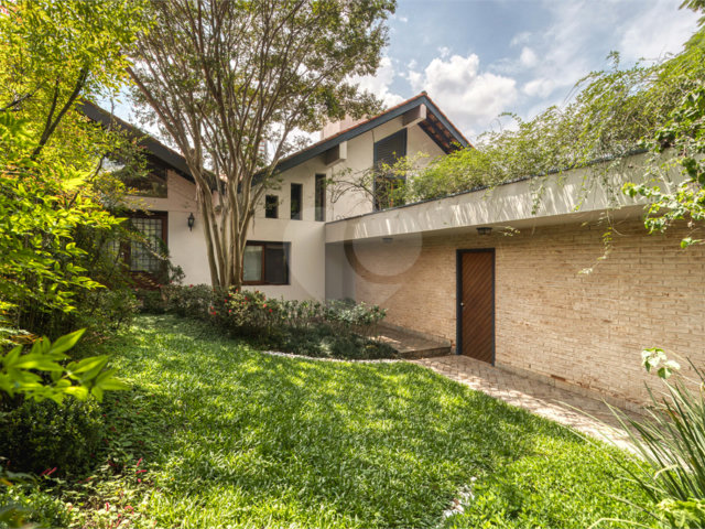 Sobrado à venda com 4 quartos, sendo 2 suítes,  em Alto da Boa Vista, São Paulo, SP