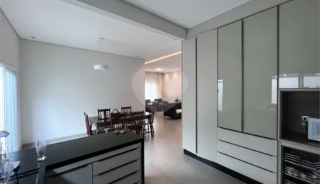 Casa à venda com 5 quartos, sendo 1 suíte,  no condomínio Portal da Serra, São José dos Campos - SP