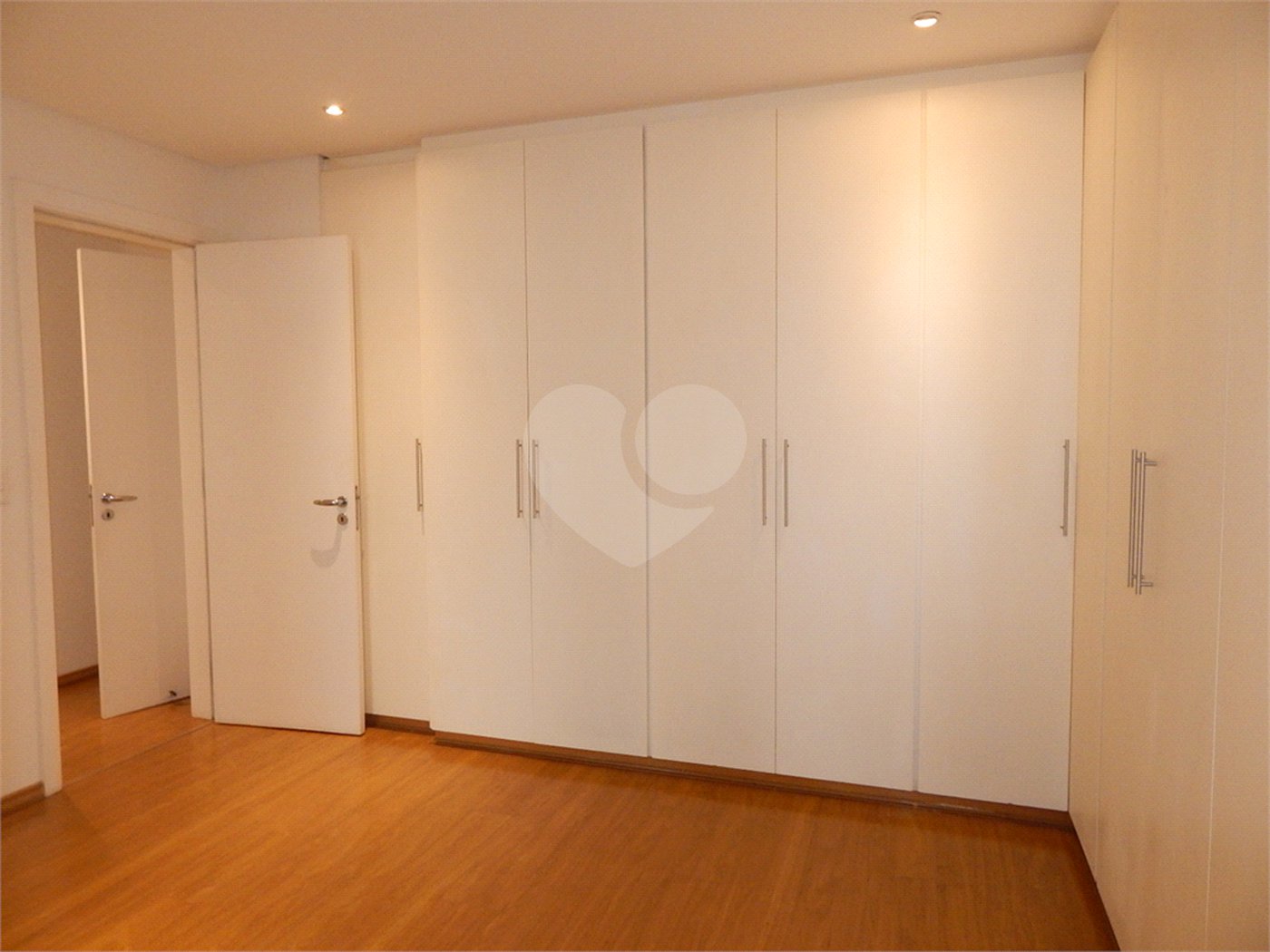 Apartamento à venda com 4 suítes em Moema, São Paulo, SP