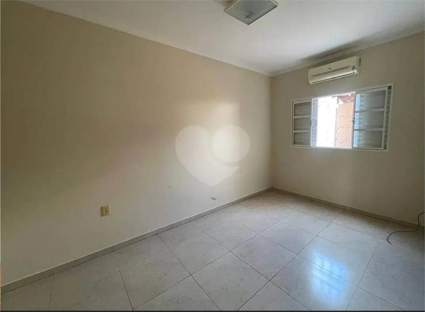 Casa à venda com 2 quartos, sendo 1 suíte, no condomínio Alvorada, Araraquara - SP