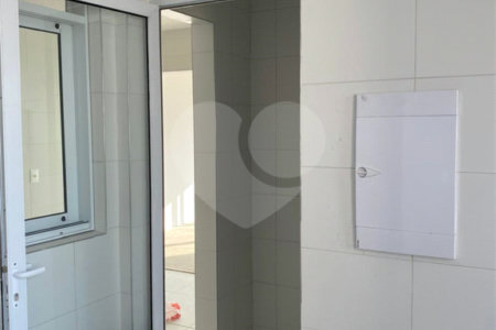 Apartamento à venda com 3 suítes em Jardim Caboré, São Paulo, SP