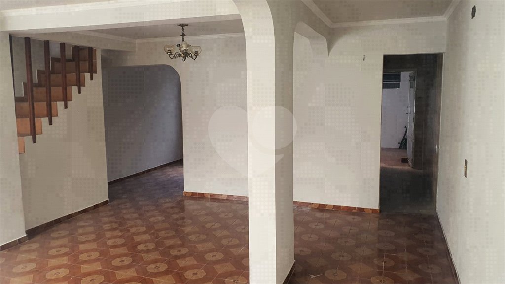 Sobrado à venda com 3 quartos em Vila Nilo, São Paulo, SP