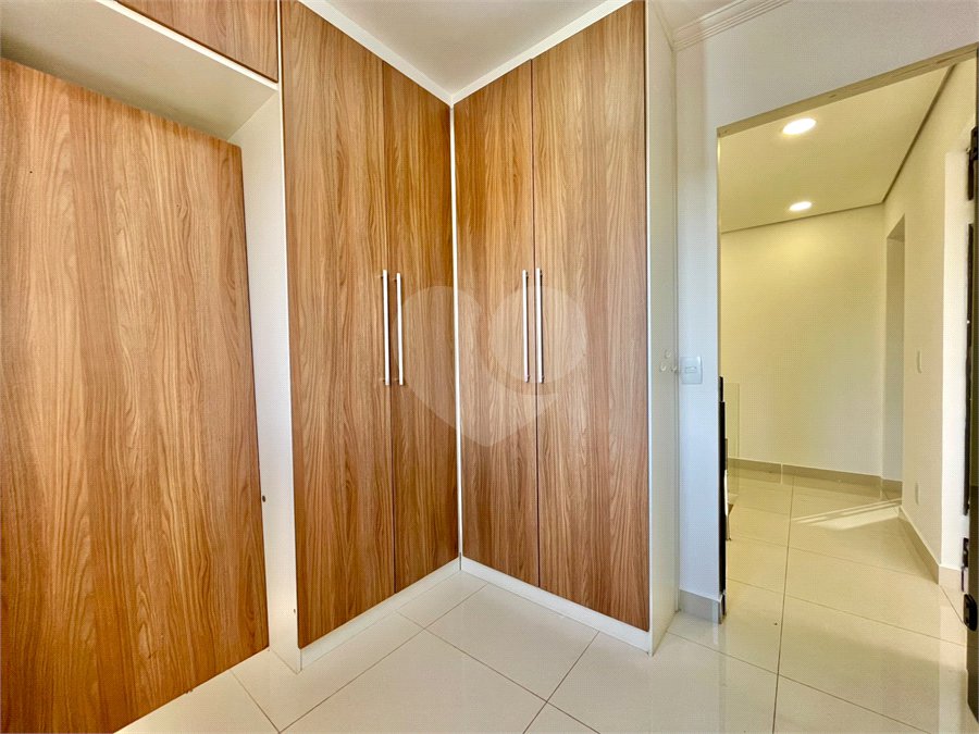 Casa à venda com 3 quartos, sendo 1 suíte, no condomínio Residencial Villa Flora, Votorantim - SP