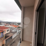 Apartamento com 44m2, 2 quartos, banheiro, sala integrada à cozinha, varanda gourmet e 1 vaga
